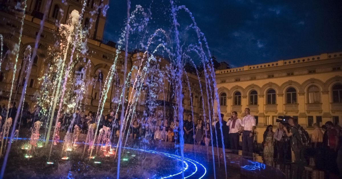 фонтан біля оперного театру в Києві_8 / © КМДА