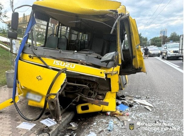 ДТП на вул. Олени Теліги / © Поліція Києва