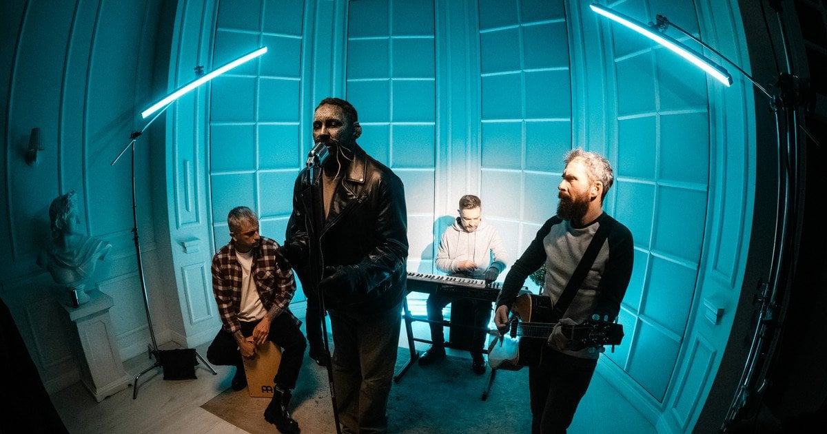 Кадр із кліпу "Вже не сом"