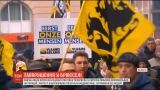 Димові шашки та розтрощені огорожі: у Брюсселі мирний протест переріс у сутички з поліцією