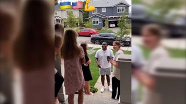 "Мы ждем победу": в США американец на украинском поддержал беженцы из Украины