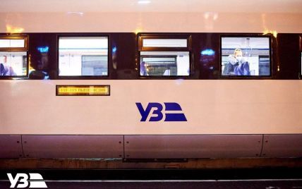 "Укрзализныця" обновила перечень поездов, которые задерживаются из-за ракетного удара во Львовской области