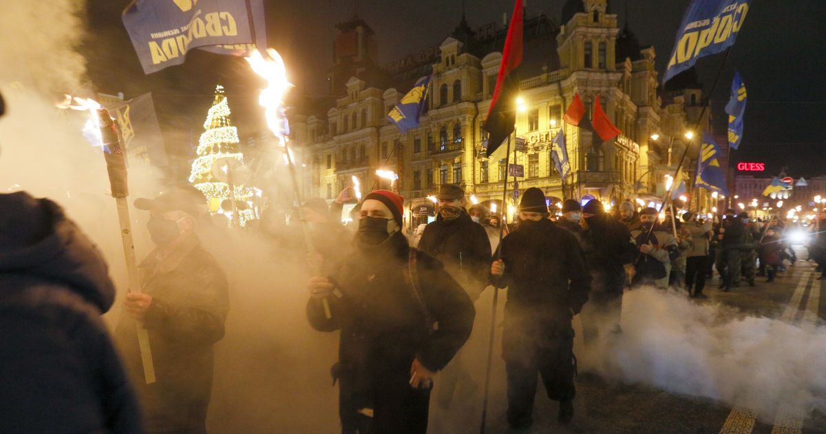 Смолоскипний хід у центрі Києва з нагоди 112-ї річниці від дня народження Бандери_13 / © Associated Press