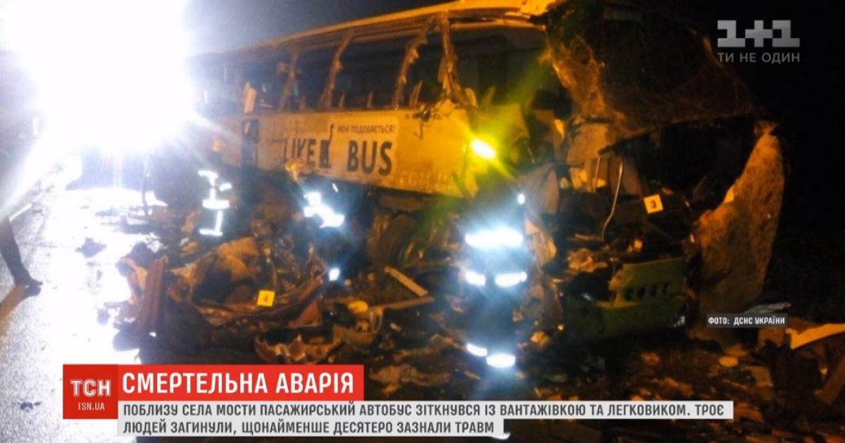 Пасажири автобуса із аварії з фурою розповідають про неадекватну поведінку їхнього водія