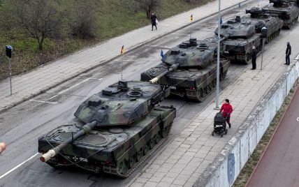 Правительство Германии официально одобрило поставки Leopard Украине: сколько танков может получить Киев