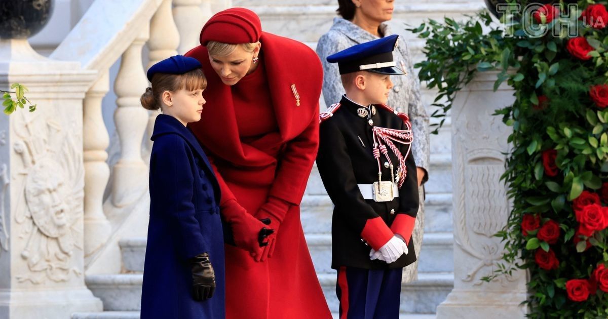 Княгиня Шарлін зі своєю дочкою принцесою Габріеллою та сином принцом Жаком