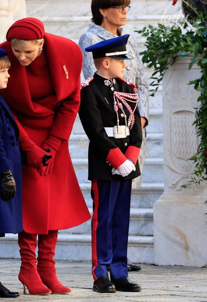 Княгиня Шарлін зі своєю дочкою принцесою Габріеллою та сином принцом Жаком / © Getty Images