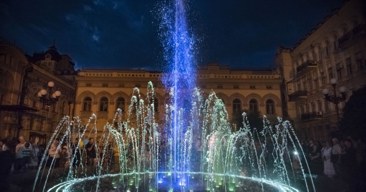 фонтан біля оперного театру в Києві_9 / © КМДА