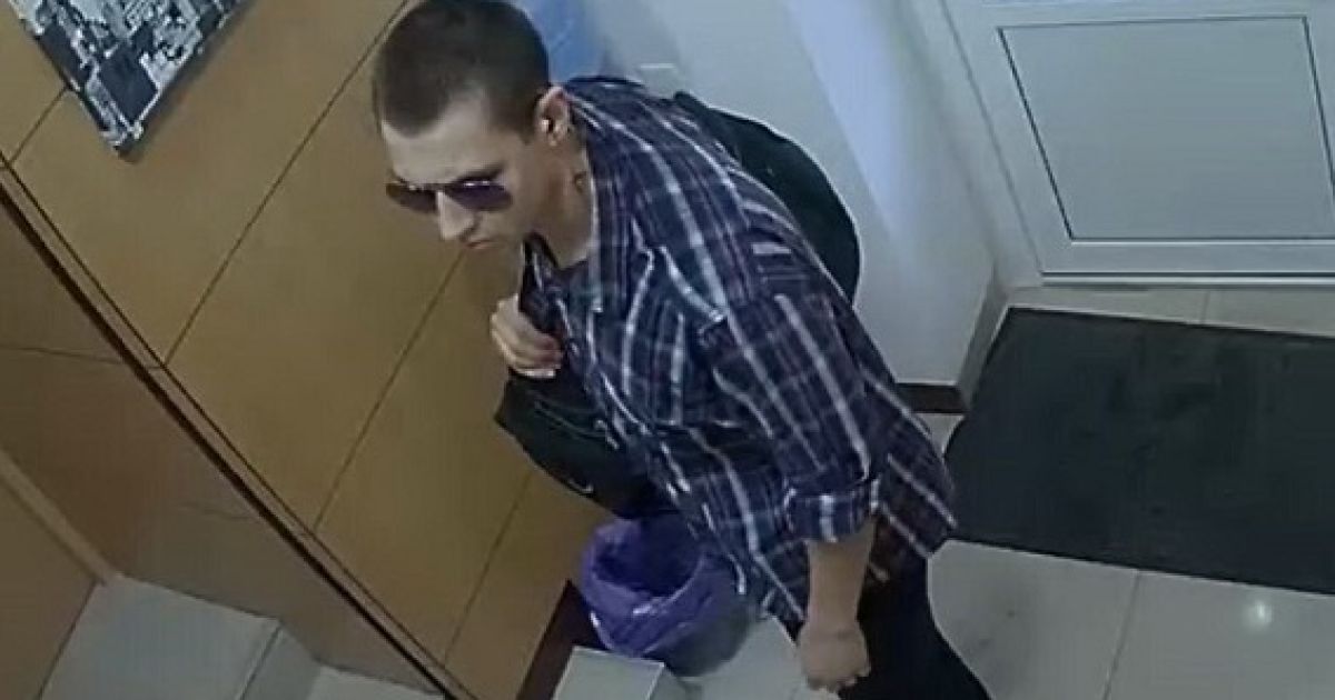 В центре Киева мужчина со стрельбой ограбил пункт обмена валют и ранил полицейского