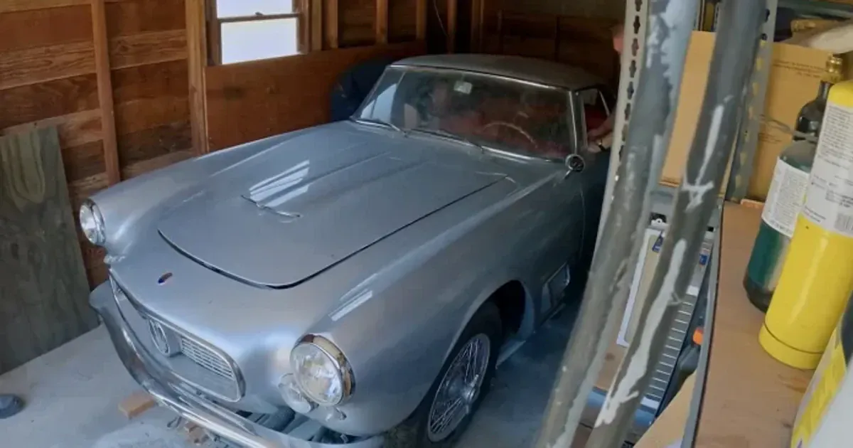 Раритетний Maserati знайшли в гаражі через 30 років