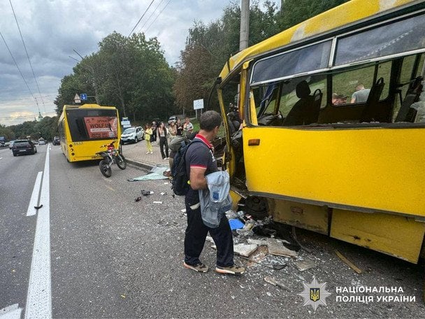 ДТП на вул. Олени Теліги / © Поліція Києва