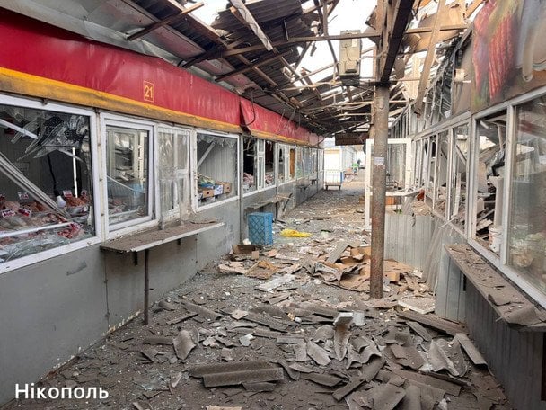РФ завдала удару по торгових павільйонах у Нікополі. / © Микола Лукашук, голова Дніпропетровської обласної ради