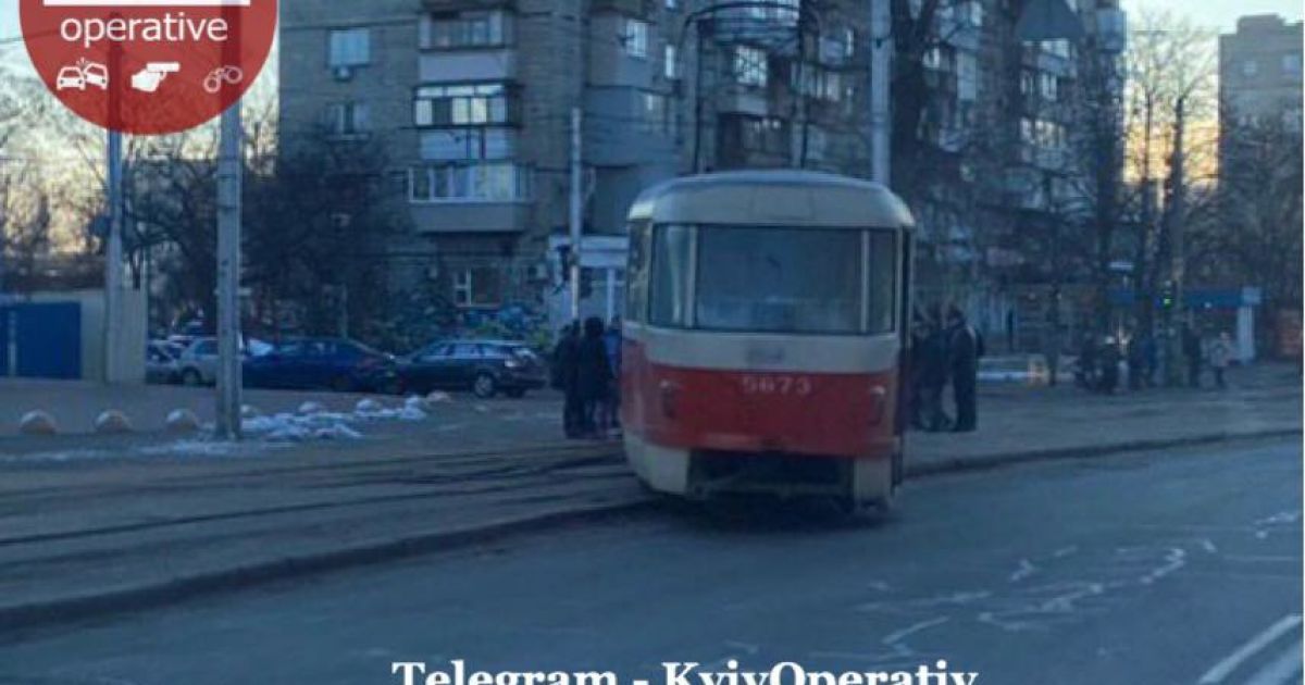 Трамвай злетів з рейок_3 / © Facebook/Киев Оперативный