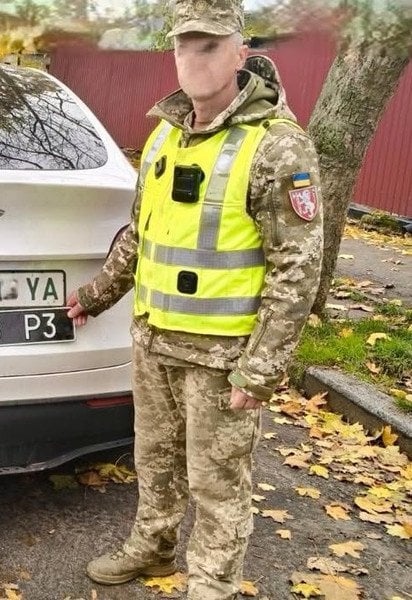Tesla Model Y із військовими номерами