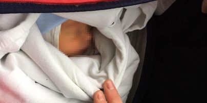В Одессе возле больницы нашли младенца в сумке