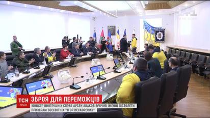 Министр МВД вручил наградное оружие победителям "Игор непокоренных"
