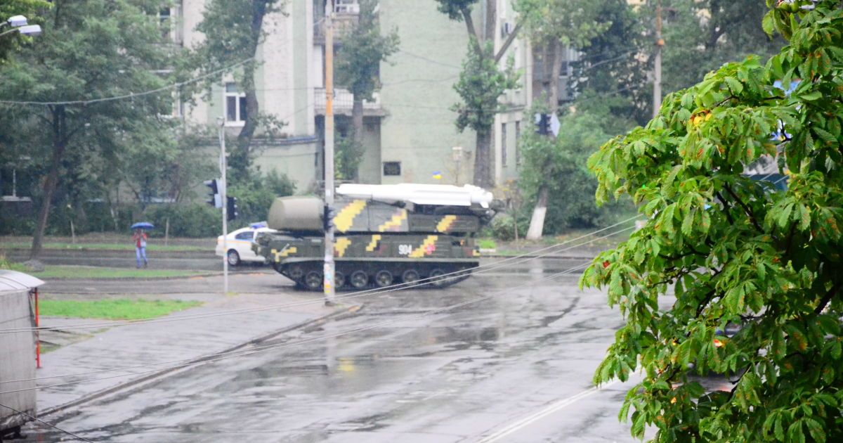 військова техніка їде на парад / © ТСН.ua