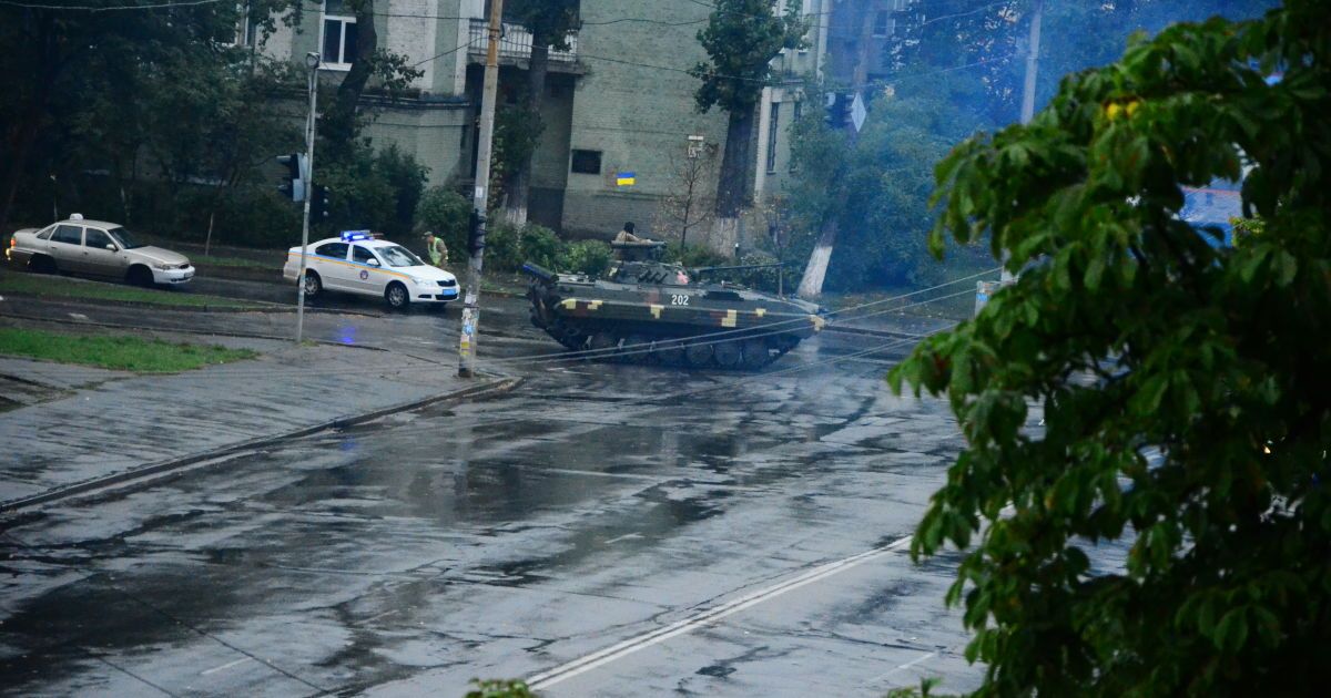 військова техніка їде на парад_2 / © ТСН.ua