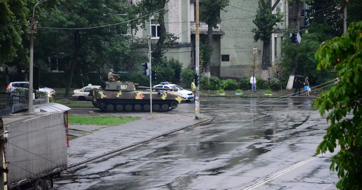 військова техніка їде на парад_6 / © ТСН.ua
