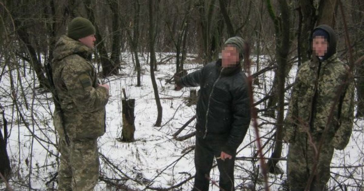 На Сумщині затримали двох росіян, які хотіли пробратися до України_1 / © МВС