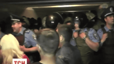 Люди в камуфляже и в балаклавах стали визитной карточкой в большинстве имущественных конфликтов