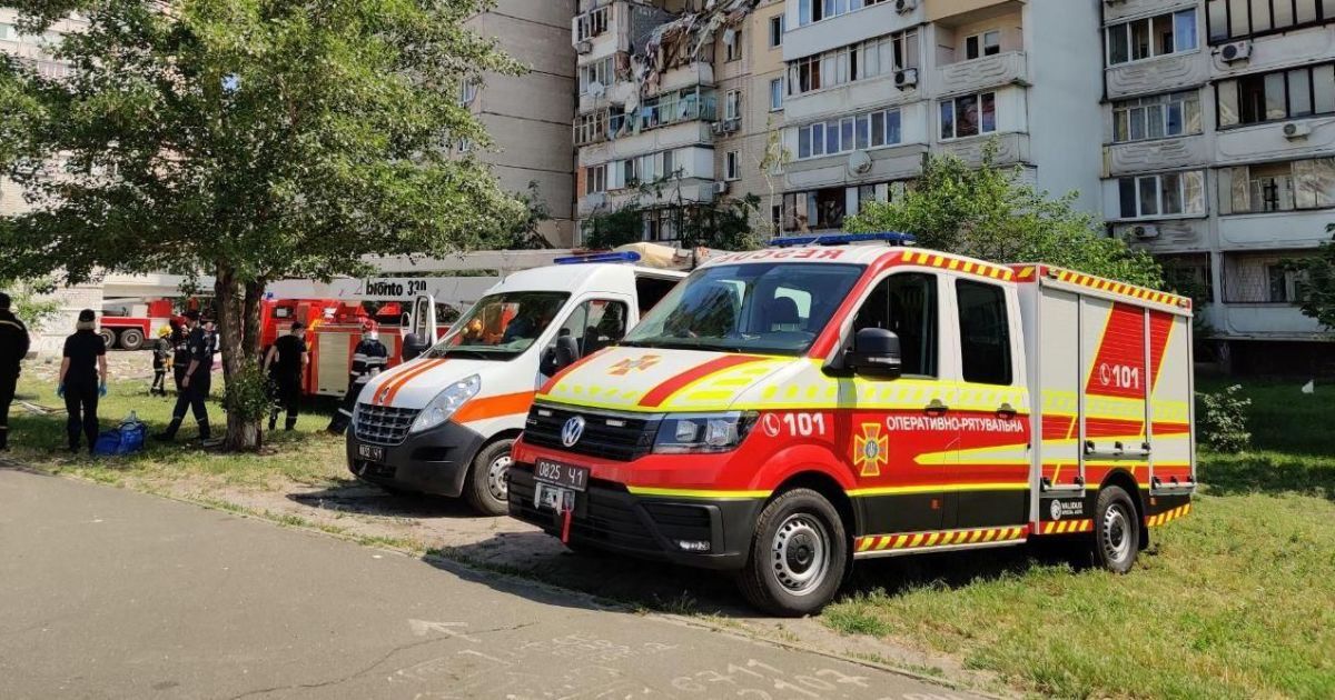 Кількість жертв вибуху в багатоповерхівці у Києві зросла: відео з місця події
