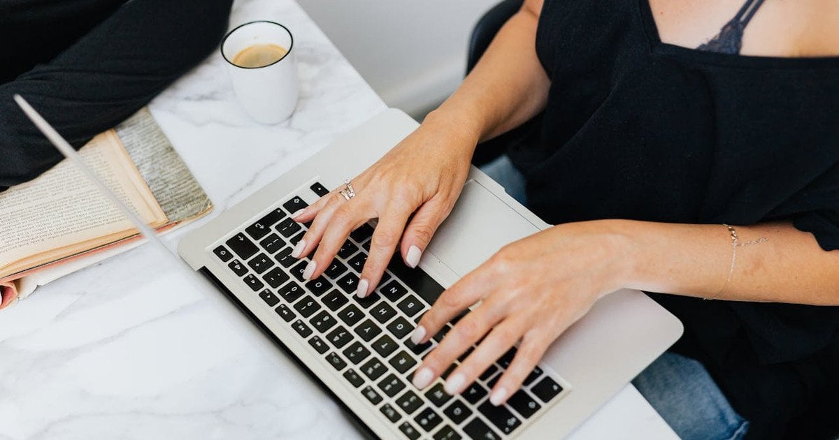 Элегантный маникюр для офиса