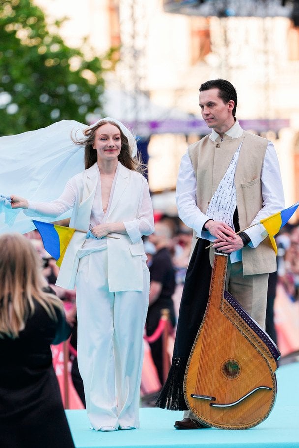"Євробачення-2026": LELÉKA під хіт ONUKA ефектно з'явилась на церемонії відкриття конкурсу