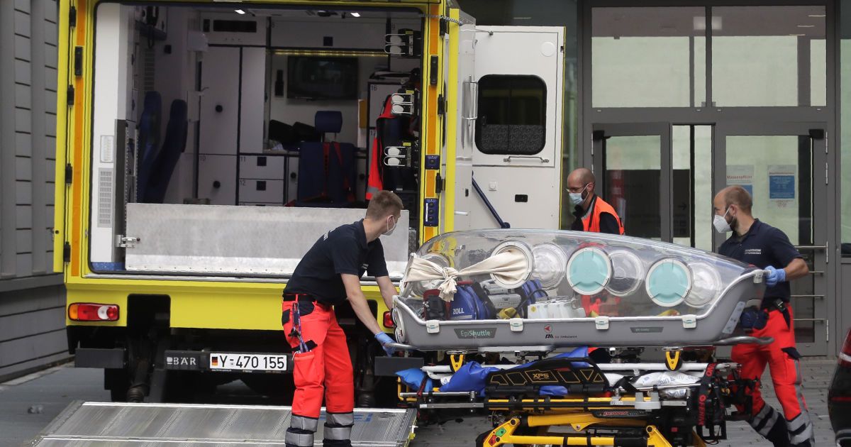 Может многое рассказать: Навальному усилили охрану в клинике "Шарите"