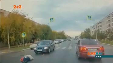 В России на пешеходном переходе автомобиль сбил бабушку с пятилетней внучкой