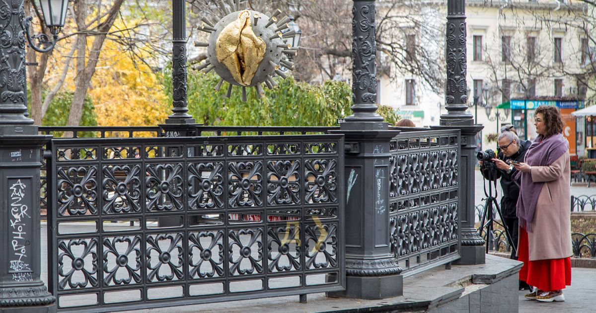 В Одессе установили скульптуру COVID-вагины, чтобы привлечь внимание к домашнему насилию: фото