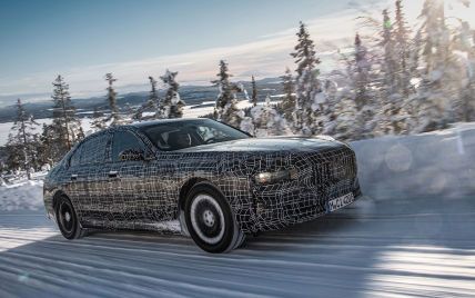 Баварці презентували ”вбивцю” Mercedes EQS: що відомо про новий BMW i7
