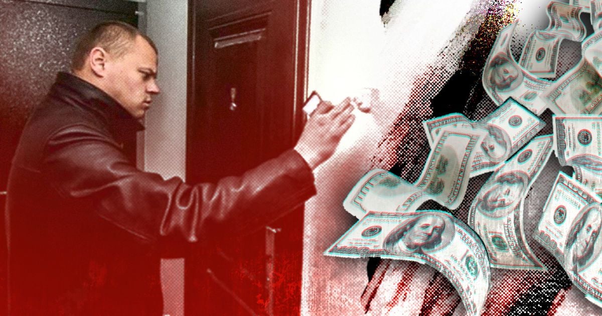 У Києві чоловіка із сім'єю виставляє за поріг власного будинку колекторська фірма: вимагають сплатити їм 23 тисячі доларів