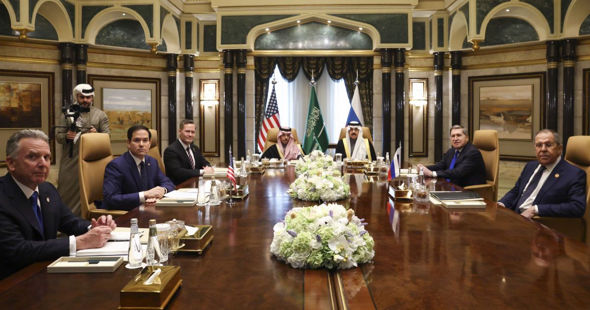 Переговори делегацій зі США та Росії у Саудівській Аравії 18 лютого.