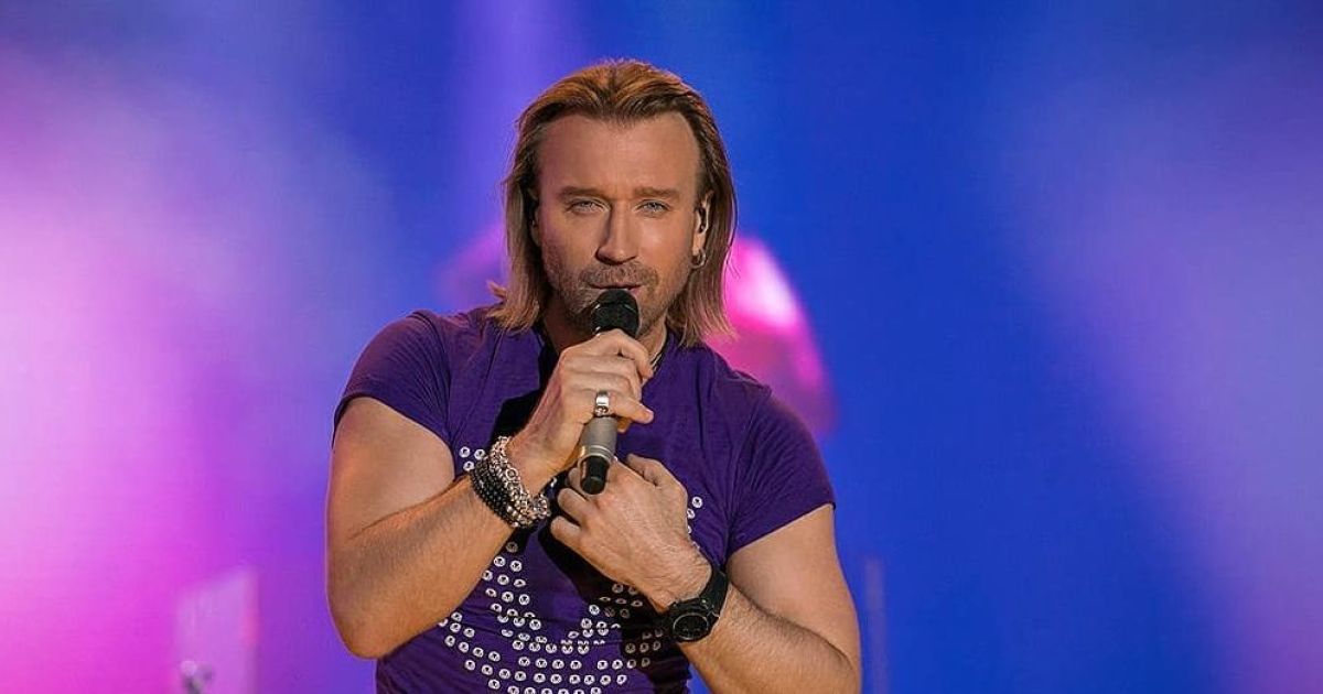Концерт Олега Винника у Сумах намагалися зірвати активісти з віниками