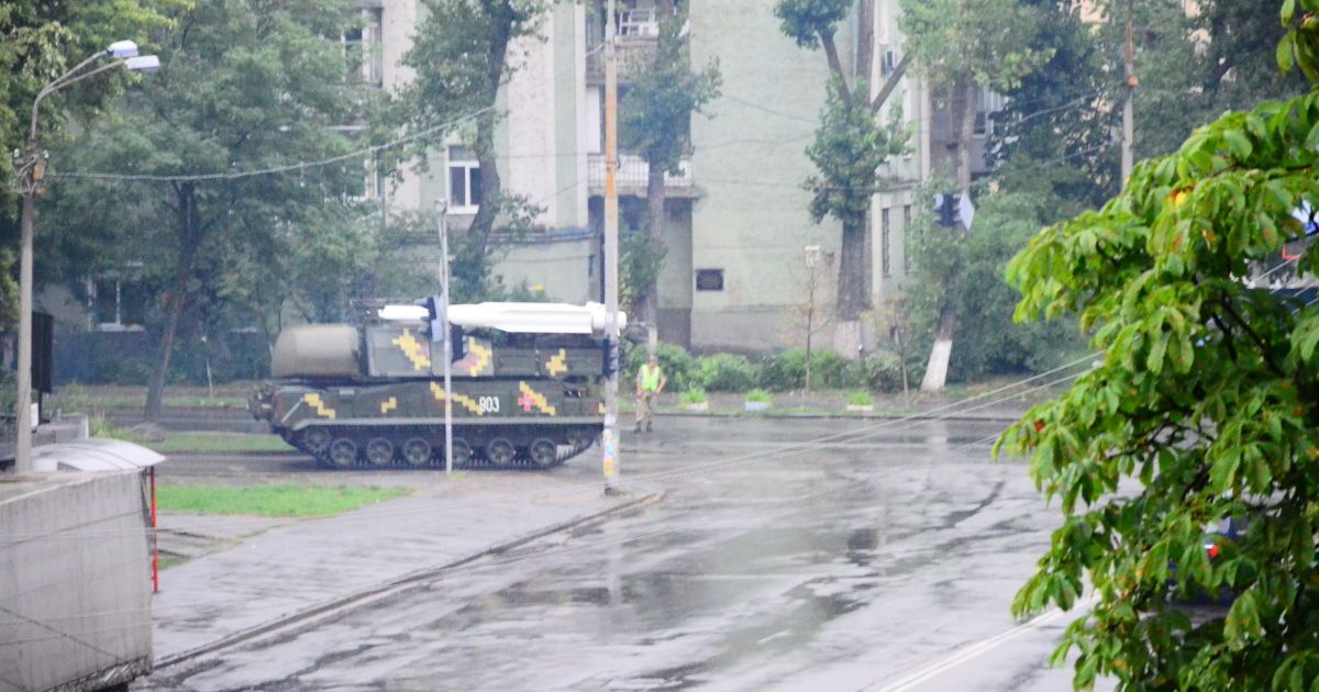 військова техніка їде на парад_11 / © ТСН.ua
