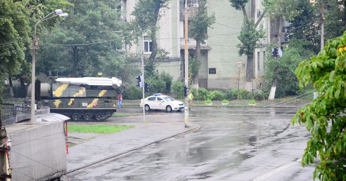 військова техніка їде на парад_12 / © ТСН.ua