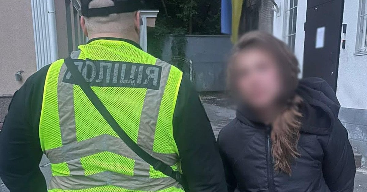 У Києві жінка вчинила бійку на Алеї Героїв: що стало причиною (відео)