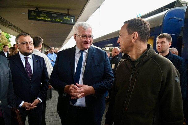 Сикорского встретили на вокзале / © Facebook Андрея Сибиги