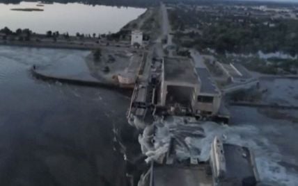 Подрыв Каховской ГЭС: в Днепр попало не менее 150 тонн машинной смазки