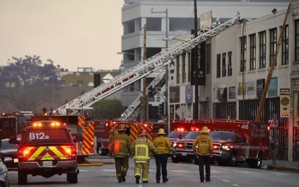 В центре Лос-Анджелеса взорвалось и загорелось здание: пострадали более 10 пожарных