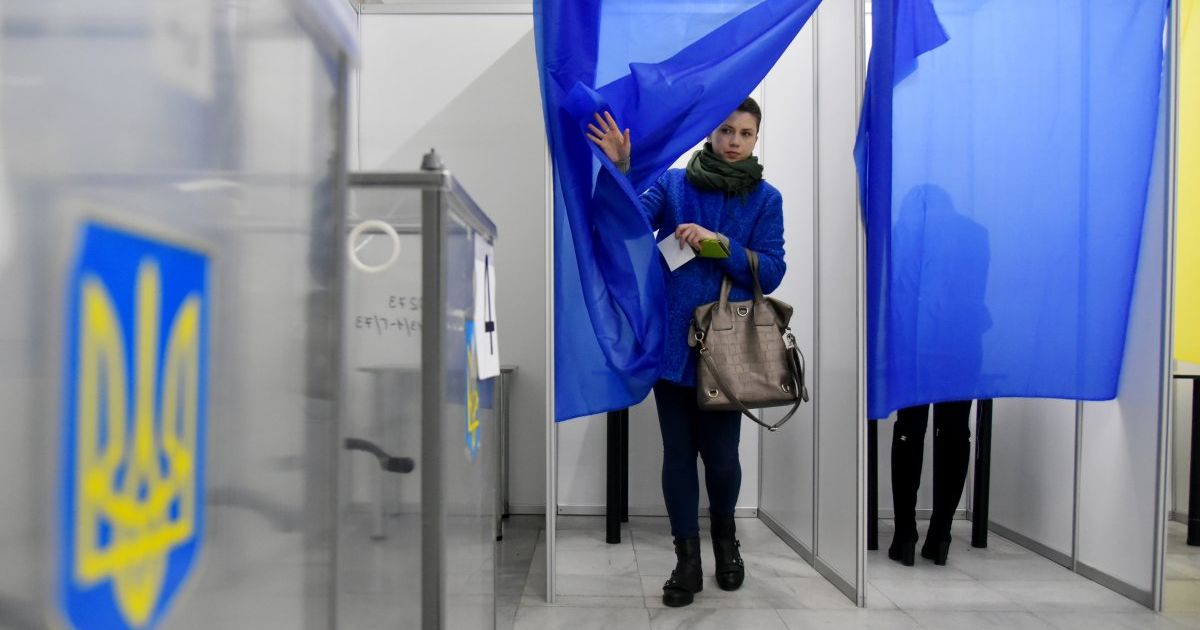 "Слуга народу" перемагає на виборах в Раду, прохідний бар'єр подолали ще 4 партії. Екзитпол ТСН