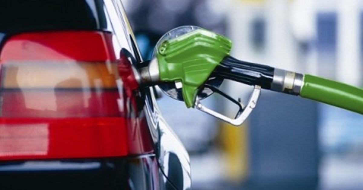 Щоб запобігти дефіциту пального, АЗС дозволили збільшити націнку: ціни небачено зростуть