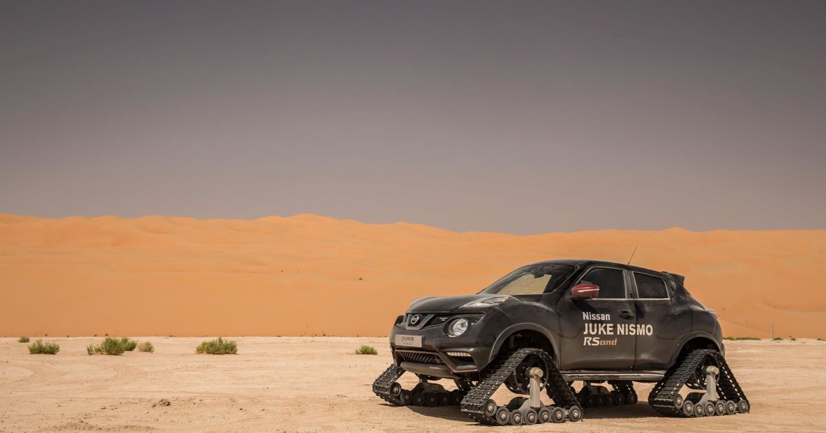 Гусеничный Nissan Juke Nismo RS отправился покорять пустыню