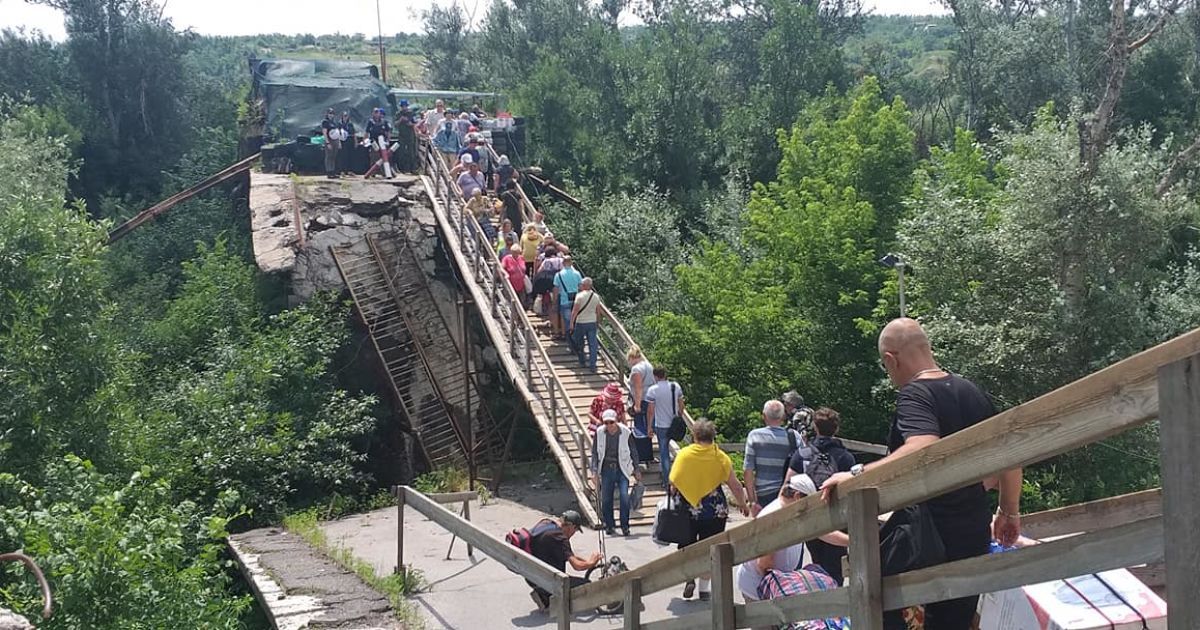 В Минске будут договариваться о восстановлении единственного пешеходного моста в Станице Луганской