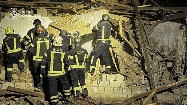 Наслідки нічної атаки на Київщину / © ДСНС