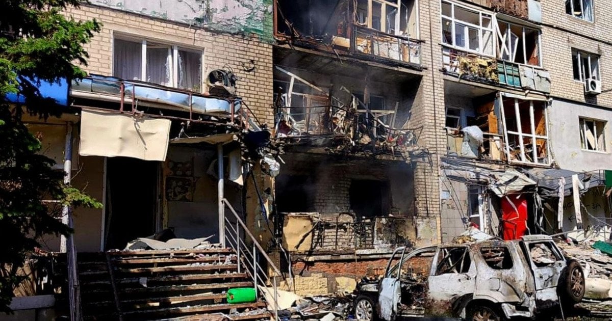 Поврежденная многоэтажка в Павлограде после российского удара 25 мая