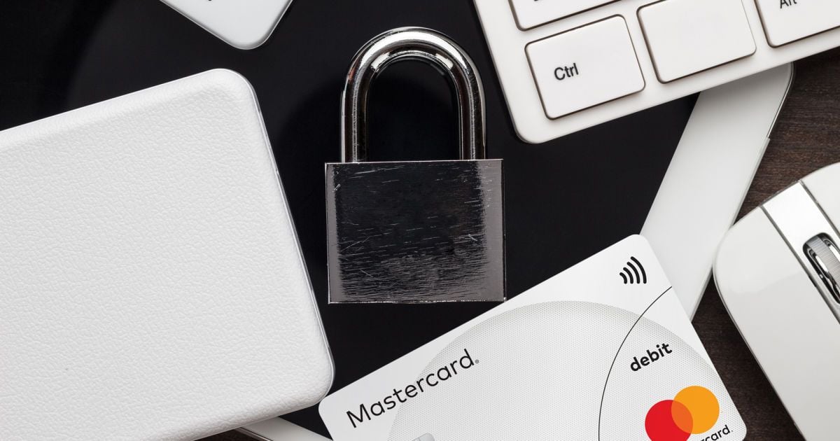 Слідом за Росією: у Білорусі вводять обмеження щодо карт Visa, Mastercard та Maestro