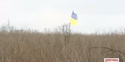 Военные установили украинский флаг под носом у боевиков на юге Донетчины