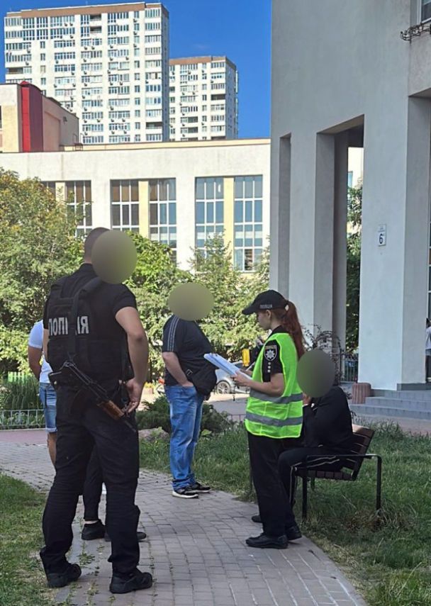 Слідчі з’ясовують особу замовника нападу / Фото: МВС